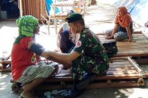 Pasca Gempa, Yonif Raider136 Bantu Layanan Kesehatan 